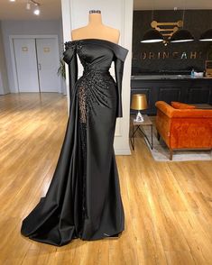 Valdrin Sahiti sur Instagram : 4🖤 tonight .... #valdrinsahitiofficial #valdrinsahitiii Black Elie Saab Gown, Met Gala Dresses Ideas Black, Black Met Gala Dress, Fustana Elegant, Met Gala Dresses Ideas, Evening Dresses Uk, One Shoulder Prom Dress, Luxurious Dresses