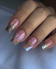 Europe Nails Design, Glitter Design Nails, Easy Nails Ideas, Glitzy Nails, Europe Nails, Matted Nails, Nail Tip Designs, Makeup Nails Designs, Sassy Nails