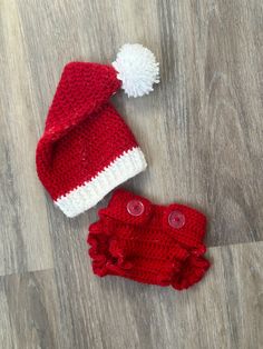 Baby Santa Crochet Pattern! Super cute and festive homemade outfit! Comes with two pattern: Baby Santa Hat & Baby Diaper Cover Overview: ~Level: Beginner Friendly ~Language: English, using US crochet terminology ~Written pattern Available Sizes: - Hat: Newborn, 0-6 Months, 6-12 Months -Diaper Cover: Fits Newborn up to 3 Months Supplies: ~Weight 4 yarn in red and white, I used Big Twist Value Yarn ~Size H/5mm hook ~Tapestry needle, scissors ~ Two 1" Buttons This pattern is intended for personal u Baby Santa Hat, Crochet Santa Hat, Diaper Cover Pattern, Baby Santa, Crochet Santa, Big Twist, Valentines Crochet, Baby Diaper, Yarn Sizes