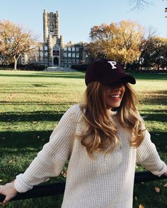 Northern Preppy, Happy Woman, Preppy Girl, How To Pose, Fall Winter Outfits, Sweater Weather, Preppy Style, Look Fashion, Picture Perfect