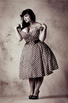 Moda Pin Up, Rockabilly Mode, Look Plus Size, Look Retro, Rockabilly Fashion, Plus Size Models, Roller Derby, Beautiful Curves, Pin Up Style