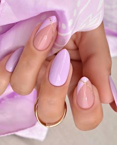 Purple Spring Nails: Embracing the Season's Palette with Style and Elegance - divagaze.com Light Purple Nails, Lilac Nails, Lavender Nails, Short Acrylic Nails Designs, Oval Nails, Short Acrylic Nails, Nail Polishes, Purple Nails