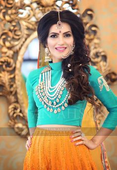 Indian bride wearing bridal lehenga and jewelry. #IndianBridalHairstyle #IndianBridalMakeup #IndianBridalFashion #BridalPhotoShoot Mehndi Bride, Indian Look, Indian Brides, Indian Bridal Fashion, Bridal Hairstyles, Event Planners