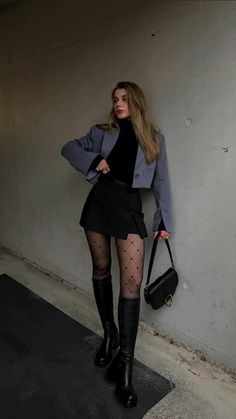 Edgy Classy Outfits, Midi Skirt Outfit Winter, Preppy Mode, Outfit Botas, Neat Casual Outfits, Casual Chic Outfits, Cold Outfits, Miniskirt Outfits, Causual Outfits