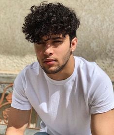 Fotos De B🇵🇪 En Cnco Canciones | Cnco, Fotos De Cnco, Fondos Hipster Haircuts For Men, Young Men Haircuts, Punk Hair, Haircuts For Curly Hair, Corte De Cabelo Masculino, Types Of Curls, Curly Hair Men