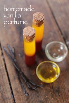 Diy Vanilla Perfume, Diy Vanilla, Essential Oil Perfumes Recipes, Homemade Perfume, Săpunuri Handmade, Vanilla Oil, Perfume Recipes, Diy Perfume