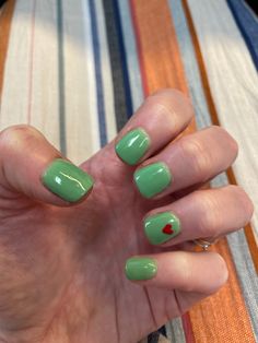 Grinch Dip Nails, Max Grinch Dog Nails, Christmas Nails Short Grinch, Grinch Green Nails, Grinch Toe Nails, Simple Grinch Nails Easy, Grinch Manicure, Grinch Gel Nails, Christmas Mickey Nails