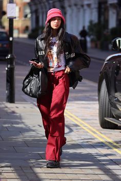 It Girls Are Obsessed With This Throwback Trouser Trend Pull Bleu Marine, Rihanna Style, Dion Lee, Celebrity Street Style, Dua Lipa, Models Off Duty, Matches Fashion, Wearing Red, Bella Hadid