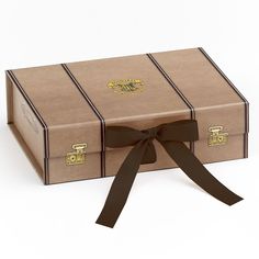 Harry Potter Small Trunk Gift Box Harry Potter Gift Box, Harry Potter Themed Gifts, Smart Gift Ideas, Hogwarts Decor, Harry Potter Trunk, Christmas At Hogwarts, Hogwarts Trunk, Harry Potter Gift, Harry Potter Jewelry