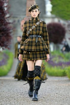 Christian Dior Resort 2025 Fashion Show | Vogue European Style Outfits, Fashion Trend Forecast, Sketches Dresses, Fashion Illustration Dresses, Copenhagen Fashion Week, Plaid Fashion