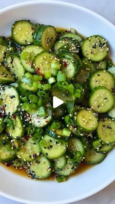 Aleyda | The Dish On Healthy on Instagram: "viral ASIAN CUCUMBER SALAD!🥒🥗 inspired by traditional Korean and Japanese cucumber salads- you’re going to love this refreshing recipe. Grab and save the deets below👇🏼👇🏼

~6 Persian cucumbers, sliced 
1/2 teaspoon sea salt
3 Tbsp rice wine vinegar
1 Tbsp sesame oil
1.5 Tbsp tamari or soy sauce
1 Tbsp honey
1/4 cup of green chives, chopped 
~1/4 tsp red pepper flakes
~1/2 Tbsp sesame seeds

Instructions 🌟🌟🌟🌟🌟
Slice cucumbers; traditionally they’re sliced very thinly- but I like mine with a bit of thickness and crunch. Sprinkle them with sea salt and toss. 

KEY STEP: let cucumbers sit with the salt for ~15 mins and they’ll release their excess moisture. Press down and squeeze any excess water into the sink. This is the best tip- as the Japanese Cucumber Salad, Smashed Cucumber, Smashed Cucumber Salad, Spicy Cucumber Salad, Marinated Cucumbers, Small Cucumber, Asian Cucumber Salad, Refreshing Food, Cucumber Recipes