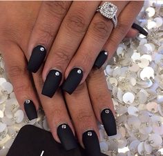 Black Black Diamond Nails, Diamante Nails, Diamond Nail Designs, Acrylic Nails Stiletto, Gucci Nails, Matte Black Nails, Black Acrylic Nails, Matte Nails Design, Black Nail Designs