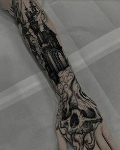 Gotik Tattoo, Feminine Skull Tattoos, Feminine Tattoo Sleeves, Tattoos Sleeve, Goth Tattoo, Scary Tattoos, Creepy Tattoos, Geniale Tattoos, Gothic Tattoo