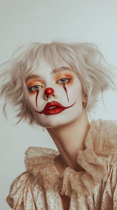 34 Clown Hairstyles: Fun and Frightening Ideas for Your Halloween Costume | LooksNiceOnMe Pretty Clown Costume, Pierrot Clown Makeup, Hot Halloween Makeup, Clown Girl Art, Clown Hairstyles, 1920s Clown, Vintage Clown Makeup, Clown Punk, Retro Clown