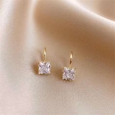 Square-Cut Diamond Crystals Adorn Yellow Gold Plated Drop Earrings For Bold Sparkle That's Perfect For Day Or Night! Y2k Jewelry, Korean Jewelry, Unusual Earrings, Alloy Earrings, Classy Jewelry, Heart Drop Earrings, Square Earrings, Crystal Drop Earrings, Ear Rings