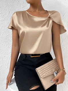 Champán Elegante Collar manga corta Tela tricotada Liso Top Embellished No-Elástico London Fashion Week Street Style, Formal Tops, Top Girls, Satin Short, Satin Blouses, Satin Blouse