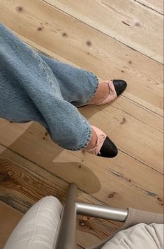 Ballet Flats Outfit, Quoi Porter, Flats Outfit, Pink Aura, Girly Shoes, Swag Shoes, Old Money Aesthetic