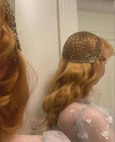 Juliet Cap, Vampire Bride, New Years Outfit, 1920s Flapper, Chic Hairstyles, Car Ride, Hairstyles For Women, Mode Vintage, Aesthetic Hair