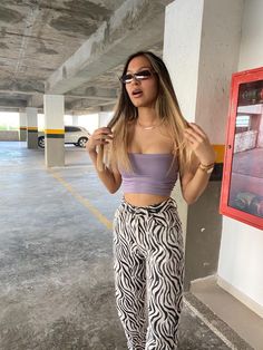 Outer Outfit, Zebra Pants, Pattern Jeans, Zebra Pant, Oufits Casual, Beige Outfit, Outfits Streetwear, Live Action Movie, Funky Outfits