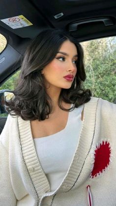 90s Hairstyles Women Long, Short Classy Haircuts, Modern Midi Haircut, Shoulder Length Soft Curls, Grad Pic Hairstyles Short Hair, 90s Inspired Hairstyles For Short Hair, Long Bob Outfit, Celebrity Medium Length Hair, Black Hair Mid Length Layers