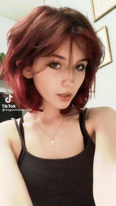 Short Layered Haircuts Grunge, Hershey Haircut Short, Grunge Hair Round Face, Hair For Shoulder Length Hairstyles, Hair Grunge Short, Willow.j.c Hair, Grunge Haircuts With Bangs, Short Tiktok Hair, Red Hair On Short Hair