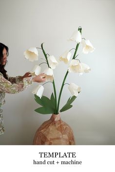 Giant Lily of the Valley — Handmade by Sara Kim Giant Flowers Diy, Paper Projects Diy, Simple Projects, Easy Paper Flowers, Flower Decorations Diy, Craft Techniques, Paper Flower Decor, Diy Projects For Beginners, Paper Flower Template