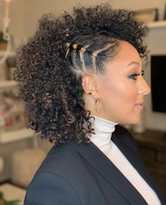 Black Curly Hairstyles Wedding, Easy Low Maintenance Hairstyles, Hairstyles For Coarse Hair, Black Hair Styles Natural, Wash And Go Hairstyles, Peinado Natural, Easy Black Hairstyles, Hiking Hair, Curly Updos