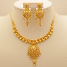 Gold Set Design, Plain Jewelry, Dubai Gold Jewelry, Gold Bridal Necklace, Gold Jewellry, Gold Necklace Indian Bridal Jewelry, Gold Bridal Jewellery Sets, Gold Necklace Simple