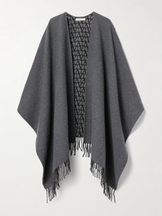 Valentino Garavani's poncho is a chic way to stay warm in transitional weather. Made from sumptuous wool, silk and cashmere-blend, it's jacquard-knitted with the 'VLOGO' at the reverse and has an enveloping design traced with swishy fringing. The deep charcoal shade is endlessly versatile. Cape Wrap, Queen Style, Jacket Cape, Cashmere Poncho, Flat Dress Shoes, Fringed Poncho, Dress Flats, Grey Scarf, Poncho Cape