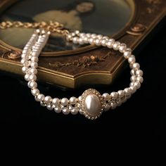 宮廷舞踏会の首飾り Princess Necklace, Pearl Choker Necklace, Ball Necklace, Classy Jewelry, Fancy Jewellery, Jewelry Lookbook, Fancy Jewelry, Fantasy Jewelry, Pearl Choker