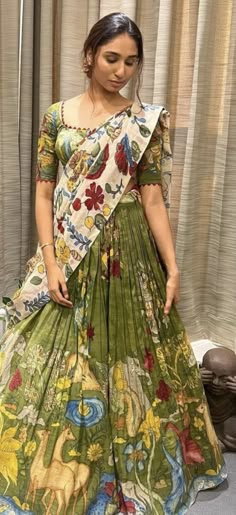 Half Saree Lehenga Kalamkari, Designer Half Sarees Party Wear, Kalamkari Lehangas For Women, Gopi Dress Blouse Design, Kalamkari Half Saree Lehenga, Half Saree Blouse Designs Pattern, Kalamkari Half Saree Designs, Kalamkari Lehengas, Blouse Designs For Half Saree