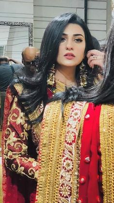 Falak Shabir, Dress Design Pakistani, Sarah Khan, Pakistani Fashion Casual, Stylish Short Dresses, Pakistani Fashion Party Wear, Winter Fashion Outfits Casual, Chic Fall Outfits