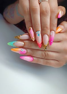 Graphic Nails, Bali Girls, Nail Designs Bling, Montpellier France, Fancy Hands, Nail Techniques, Spring Acrylic Nails, Long Nail Designs, Cute Nail Art Designs