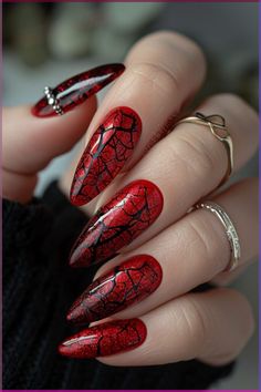 From modern to subtle & refined, these minimal black nail designs offer a variety of possibilities for expressing a sophisticated style. Spiderweb Nails, Two Tone Nails, Crackle Nails, Chrome Nails Designs, Latest Nail Trends, Gothic Nails, Goth Nails, Red Nail Designs, Black Nail Designs