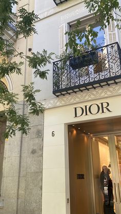 dior aesthetic store dior core old money life aesthetic girl city girl Dior Aethstetic, Old Dior Aesthetic, Old Money Stores, Vintage Money Aesthetic, Dior Store Aesthetic, Dior Old Money, Dior Girl Aesthetic