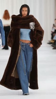 Fur Coat, winter fashion, london fashion, new york fashion Looks Rihanna, 00s Mode, Academia School, Fashion Tiktok, Ootd Ideas, Summer Inspo, Aesthetic Outfit, Daily Style, Christian Lacroix