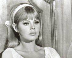 60s Headband, Britt Ekland, 1960s Hair, 60s Hair, Dream Hair, Look Vintage, Vintage Hairstyles