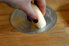 Use a banana to fix a DVD, use mayo to erase water stains from wooden furniture and 33 other tricks and tips... Handy Dandy, A Banana, Water Stains, Everyday Objects, Cleaning Household