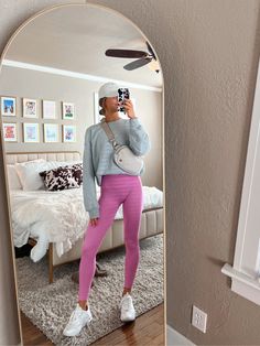 Athletic Outfits Leggings, Athletic Fall Outfits, Winter Athletic Outfits, Athletic Pants Outfit, Barbie Trend, Pink Leggings Outfit, Fitness Fits, Arm Toning