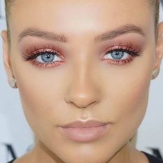 Pink and Orange Smokey Eye Makeup Look Trucco Smokey Eye, Makeup Bronze, Smokey Eye Makeup Look, Natural Prom Makeup, Bluish Green Eyes, Pink Eye Makeup, Eyeshadow For Blue Eyes, Pink Eye