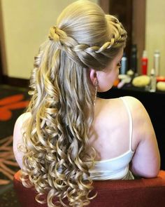 Long Curly Hairstyles, Quinceanera Hairstyles, Elegant Wedding Hair, Beautiful Hairstyles, Wedding Hairstyles Updo, Fancy Hairstyles, Long Curly Hair, Curly Hairstyles, Fresh Look