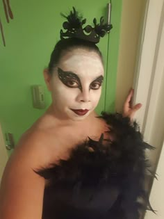 Black Swan Hairstyle, Black Swan Costume Makeup, Black Swan Eye Makeup, Black Swan Outfits Inspired, Black Swan Make Up, Black Swan Cosplay, Swan Lake Makeup, Black Swan Theme