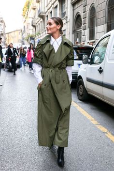 Olivia Palermo Spring Style, Olivia Palermo Style Casual, Layering Street Style, Olivia Palermo Street Style, Olivia Palermo Outfit, Trench Outfit, Olivia Palermo Lookbook, Fall Fashion Dresses, Olivia Palermo Style