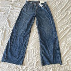 New With Tags. Says Size 6, I Would Say They Are Smaller Than What It Says, I Have A Pair In A Size 10 That Are Snug. My Typical Size Is 7-8 In Jeans. Rise Also Isn’t Super High Rise, More Like Medium. I Would Say These Fit More Like A 2-4 If Wanting The Baggy Fit, Otherwise They Will Fit More Snug Dark Wash Baggy Jeans, High Waisted Baggy Jeans, American Eagle Mom Jeans, Distressed Mom Jeans, Dream Jeans, Dad Jeans, Jeans American Eagle, Girlfriend Jeans, Curvy Jeans