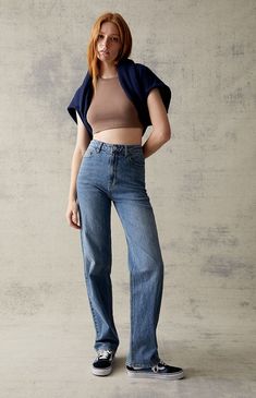 Your fave denim fit gets updated with a stretchy fabrication for ultimate comfort this season. The Stretch Medium Indigo '90s Boyfriend Jeans are a classic with their high-waisted design and versatile medium blue wash. They have a longer stacked inseam that is fitted through the hip and upper thigh with a loose baggy fit through the leg. Model is wearing a size 26Model measurements: 5’8.5” height, 34” bust, 24.5” waist, 35.5” hipsLearn more about PacSun eco items PacSun Womens Stretch Medium Ind Uzun Boy, 90s Boyfriend, Jeans Pacsun, Jeans Outfit Women, Leg Model, Dad Jeans, Loose Jeans, Outfit Women, Jeans Outfit