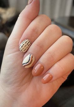 October Gel Nails Ideas, Cute Simple Fall Nails Acrylic, Fall Designed Nails, Simple Fall Nails Natural, Fall Nails Easy Designs, Fall Gel Manicure Short Nails, Fall Nails For Thanksgiving, October Nail Designs Fall Short, Nail Ideas For Work Simple