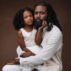 Black Father And Daughter Photoshoot, Mother Father Daughter Photography, Mom Dad Daughter Photoshoot Ideas, Father Daughter Photoshoot Ideas, Mother And Son Photoshoot Black People, Fatherhood Photoshoot, Dad And Kids Photoshoot, Daddy And Daughter Photography, Black Family Portraits