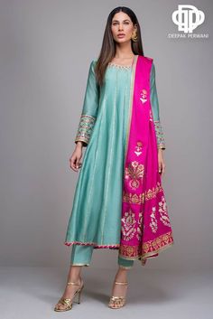 Gaun Design Dresses Indian, Gaun Design, Orang India, Anarkali Dress Pattern, Gaun Fashion, Indian Party, Indian Party Wear, Casual Indian Fashion, Pakistani Dresses Casual