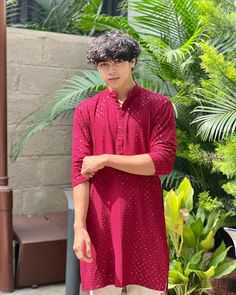 Poses For Men In Kurta Pajama, Onam Poses For Men, Traditional Pose For Men, Kurta Pajama Pose For Men, Navratri Poses For Boys, Navratri Poses For Men, Desi Boys Aesthetic Kurta