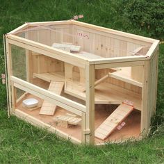 a chicken coop is shown with measurements for the inside and outside areas in order to make it comfortable